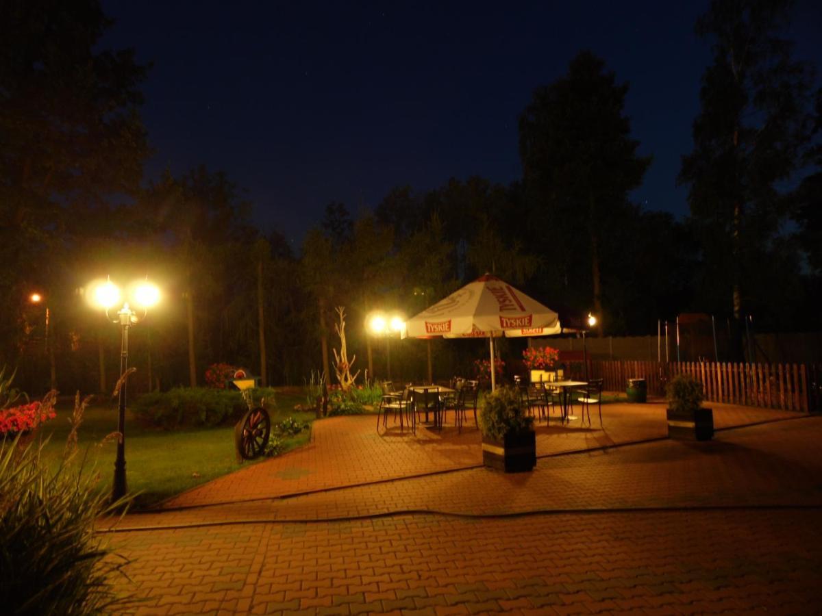 Stajnia Pod Debem Panzió Starachowice Kültér fotó
