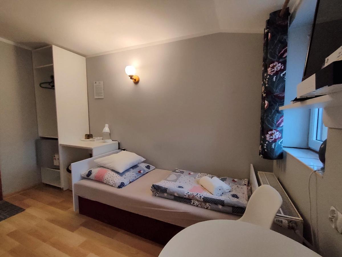 Stajnia Pod Debem Panzió Starachowice Kültér fotó